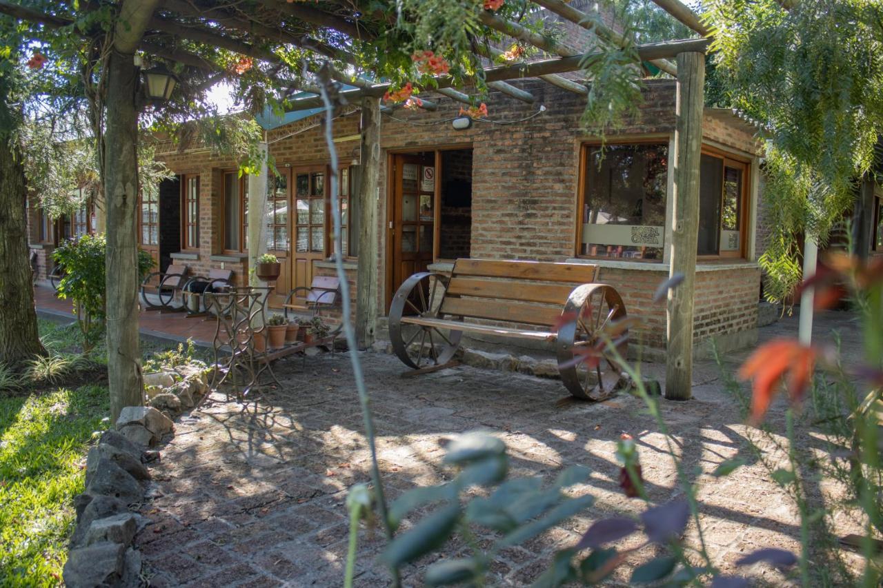 Termas del Daymán Hostal Canela מראה חיצוני תמונה